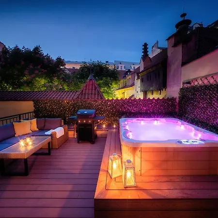 Central 4 Bedrooms Munich شقة ميونيخ