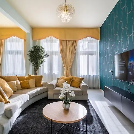 Central 4 Bedrooms Munich Apartment München